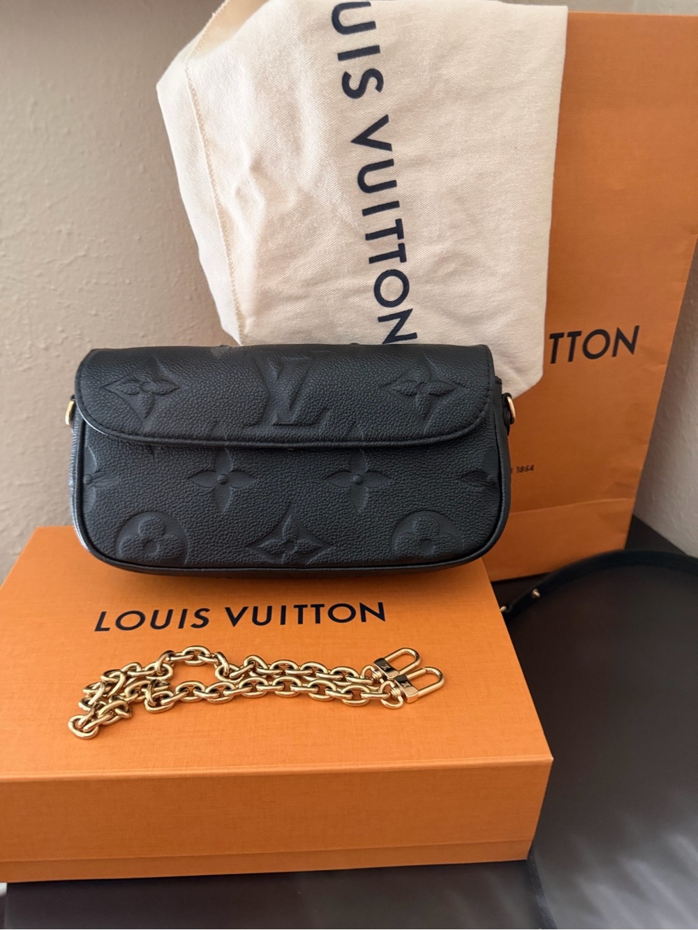 Louis Vuitton black Wallet On Chain Ivy